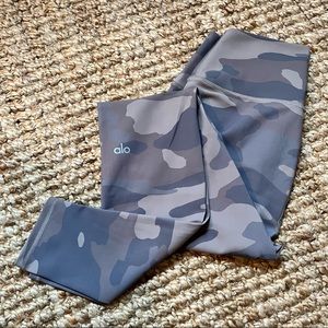 Alo Yoga Camo Legging Size M